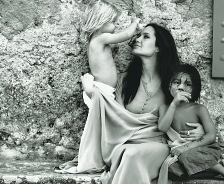 Foto Pribadi Angelina Jolie yang Diambil Brad Pitt ~ se